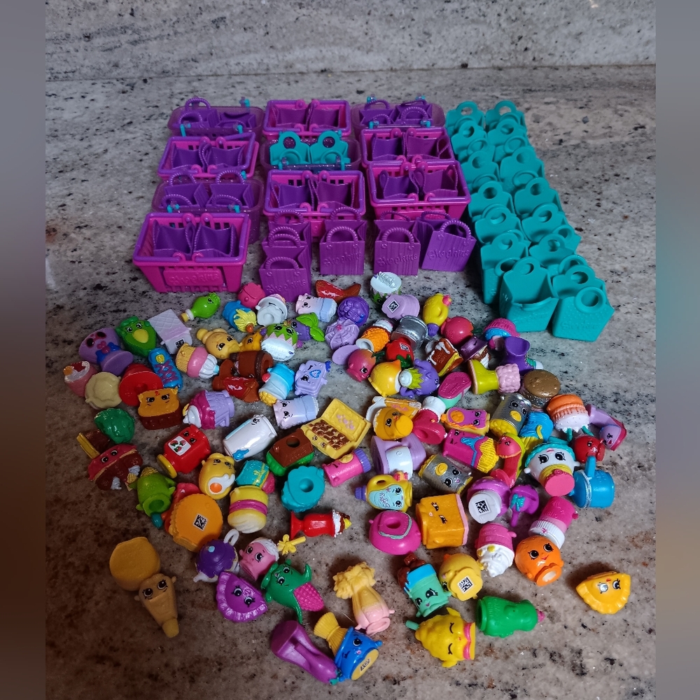 HUGE Lot Of 90+ Shopkins, 10 Baskets 16 Teal Bag & 23 Purple Bags EXCELLENT COND